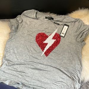 Romeo and Juliet Couture heart/lightening bolt t-shirt size large